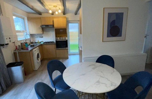 Hale Casa | Mill Hill 3 bed house