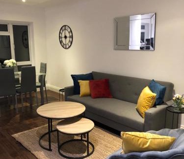 Hale Apartamento | Mill Hill Modern 3 Bedroom Apartment