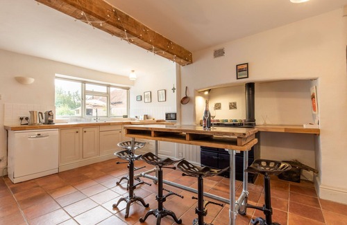 Dereham Casa | Mill House | 5-bedroom house by the river