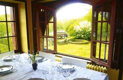 Landeleau Casa | Mill in Brittany by River Aulne with Kayaks