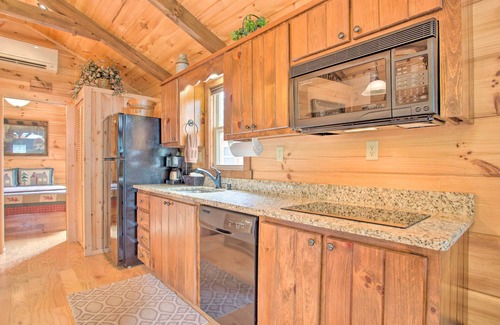 Mill Spring Cabina | ¡NUEVO! Mill Spring Cabin cerca de la bodega Parker-Binns!