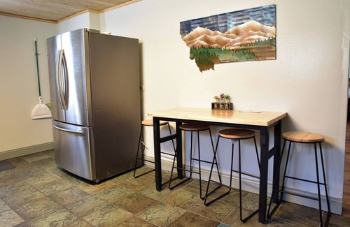Milltown Casa | Mill town location by the river w/hot tub