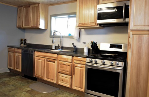 Milltown Casa | Mill town location by the river w/hot tub