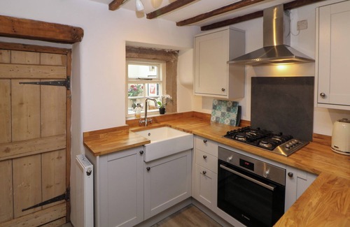 Cromford Casa | MILL WORKERS COTTAGE, family friendly, with open fire in Cromford