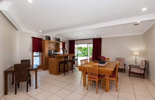 Summerstrand Casa | Millard Crescent Guest House