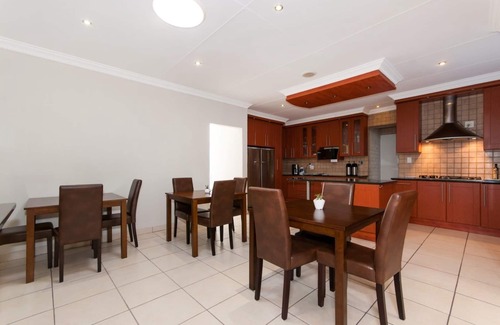 Summerstrand Casa | Millard Crescent Guest House