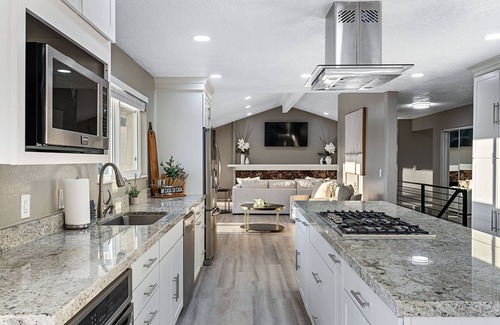 Olympus Cove Casa | Millcreek Villa: Scenic Fun & Games Getaway! 5 Bedroom Home by RedAwning
