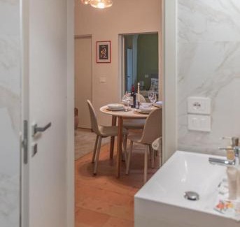 Old Town Apartamento | Millennial walls elegant relax in Perugia center