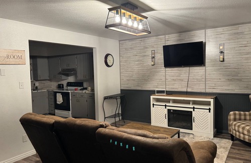 Vernal Apartamento | Miller Suites 2-bdrm 1.5 bath in the heart of Vernal. For a couple or family.