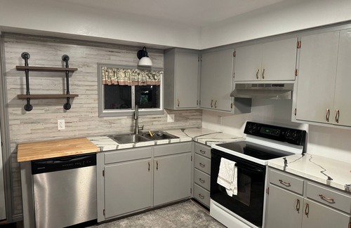 Vernal Apartamento | Miller Suites 2-bdrm 1.5 bath in the heart of Vernal. For a couple or family.