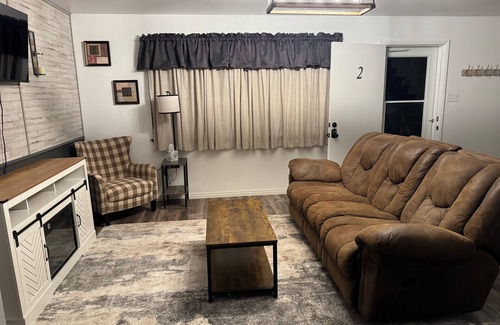 Vernal Apartamento | Miller Suites 2-bdrm 1.5 bath in the heart of Vernal. For a couple or family.