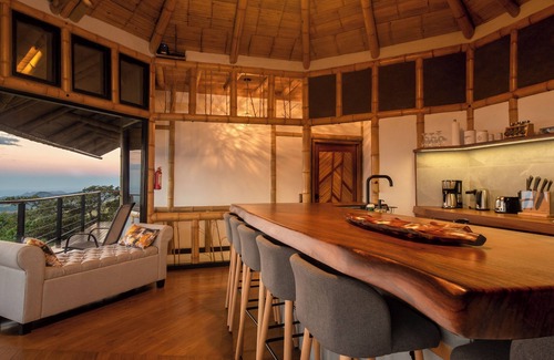 La Lindora Cabina | Million Dollar View Ecovilla