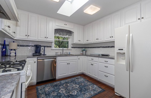 Nekoosa Casa | Million Dollar View of Lake Sherwood