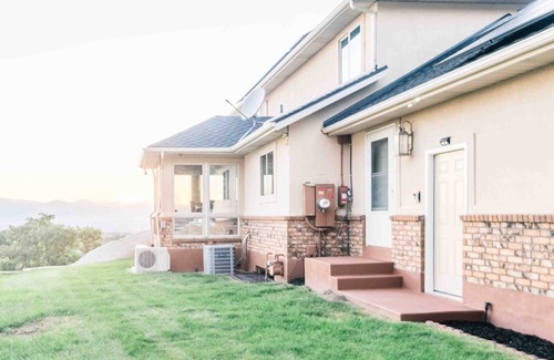 Sandy Casa | Million dollar views of the mountains! Million dollar views of a city scape!