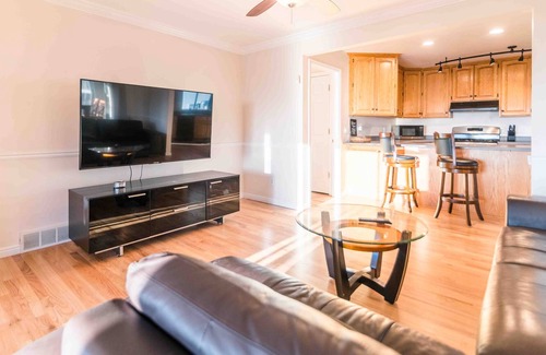 Sandy Casa | Million dollar views of the mountains! Million dollar views of a city scape!