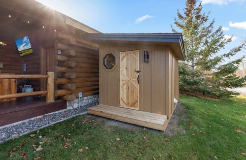 Aitkin Casa | MillMann's Lodge on Dam Lake SaunaPontoonSwim GAME ROOM