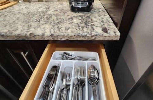Fairvilla Casa | Mills House @WP. Sleeps 11 Renovated. Queen beds