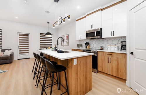 Southeast Edmonton Casa | Millwoods - Sleeps 8 - Near Grey Nuns Hospital