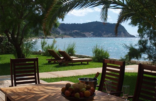 Agios Nikitas Villa | MILOS BAY VILLAS- ¡VILLA DE LUJO PRIVADA EN LA PLAYA!