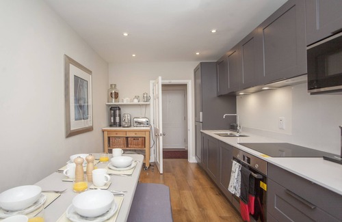 Bath Cabaña | Milsom Retreat - an apartment that sleeps 4 guests in 2 bedrooms