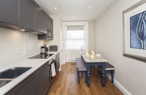 Bath Cabaña | Milsom Retreat - an apartment that sleeps 4 guests in 2 bedrooms
