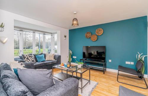 Milton Keynes Casa | Milton 5BR House with free parking, 3.5 Bathrooms ideal for CONTRACTORS & WEEKEND stays