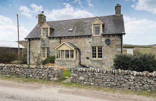 Lairg Cabaña | Milton Cottage has so much character and is a fantastic heritage stay.