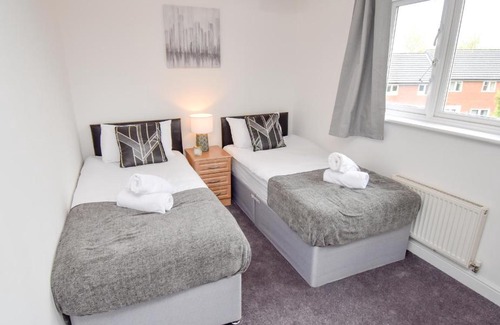 Milton Keynes Casa | Milton Keynes 5BR Contractor house, families/groups welcome.