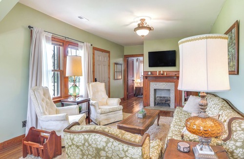 Rutherford County Casa | 'Milton Valley Stay' w/ Valley View & Porch Swing!