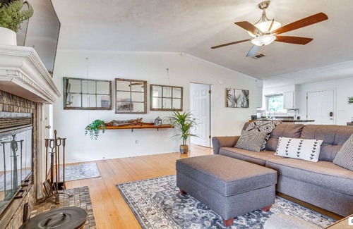Florida Panhandle Casa | Milton Waterfront Home w/ Dock & Outdoor Kitchen!