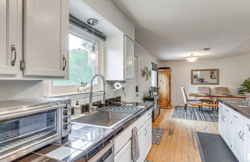 Florida Panhandle Casa | Milton Waterfront Home w/ Dock & Outdoor Kitchen!