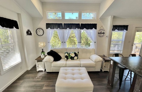 Mountain View Casa | Mimi's Retreat! The not so tiny, tiny home in the mountains!