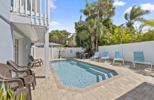 Siesta Key Village Casa | Mimosa | Pet Friendly Home Located in Siesta Key Village w/Heated Pool, Walk to Beach!