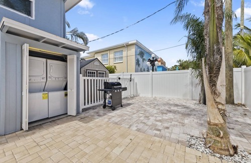 Siesta Key Village Casa | Mimosa | Pet Friendly Home Located in Siesta Key Village w/Heated Pool, Walk to Beach!