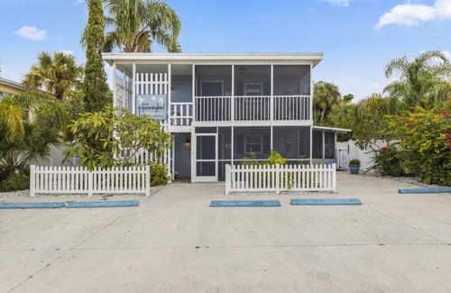 Siesta Key Village Casa | Mimosa | Pet Friendly Home Located in Siesta Key Village w/Heated Pool, Walk to Beach!
