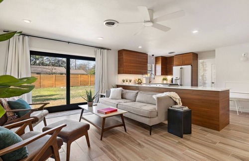 Georgetown Casa | Mimosa Retreat: A Modern Getaway