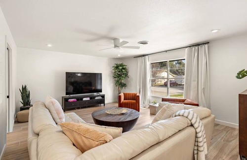 Georgetown Casa | Mimosa Retreat: A Modern Getaway