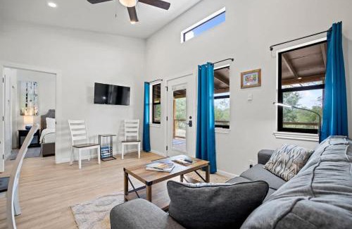 Fredericksburg Casa | Mimosa Waterfront with Hot Tub