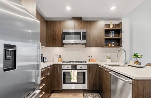 Bridgeland Condominio | Luxury 2 BR » Sleeps 5 » Parking » Downtown