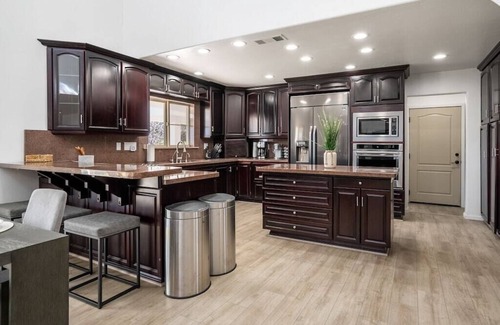 Paso Robles Villa | Min to Downtown, 7 BR/6 BA Estate-Pool & Hot Tub