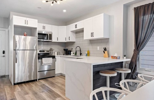 Bridgeview Casa | Min to DT/USA - Luxurious House - 4bed-2bath