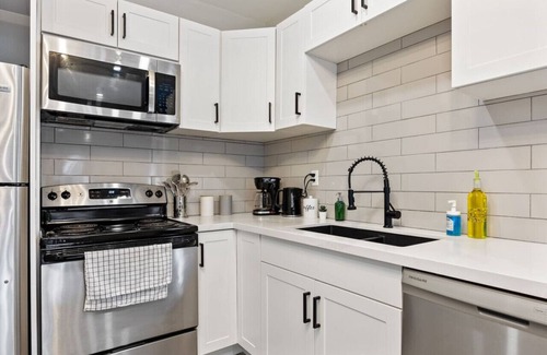 Bridgeview Casa | Min to DT/USA - Luxurious House - 4bed-2bath