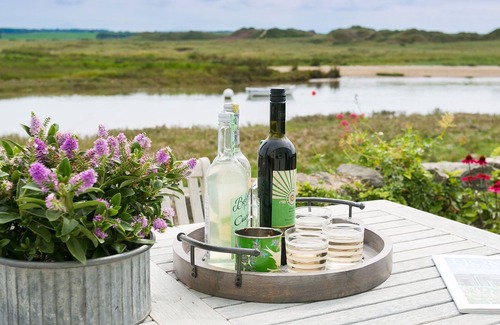 Ty Croes Cabaña | Min y Don - an on the beach that sleeps 4 guests in 2 bedrooms