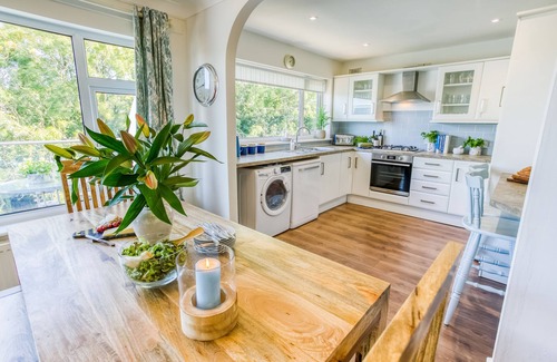 Cemaes Bay Cabaña | Min y Wygyr - on the beach, sleeps 8 guests in 4 bedrooms