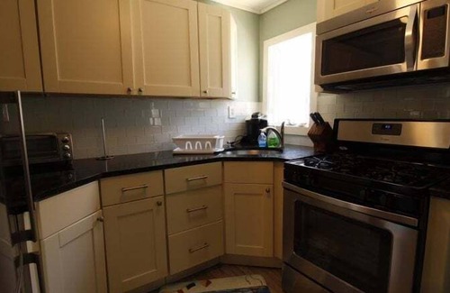 Point Pleasant Beach Cabaña | MIN8 | 3BR Beach Cottage Set in the Sand on private walk-up lane! by Shore Points Vacations