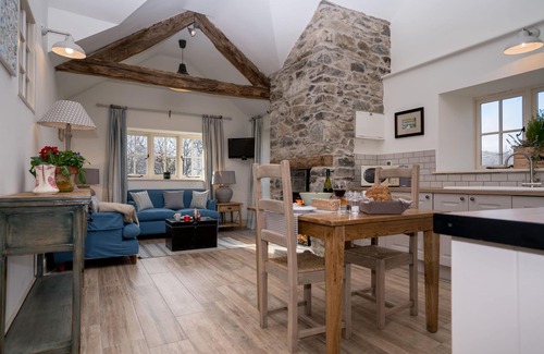 Tal-y-Cafn Cabaña | Minafon es una conversión aislada de granero, el lugar perfecto para una escapada romántica.