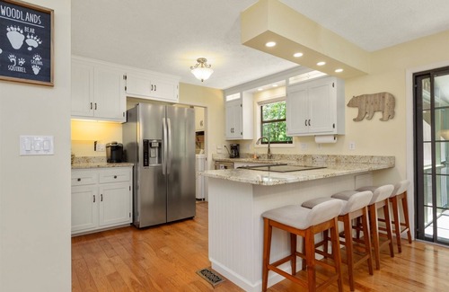 Hendersonville Casa | Mindful Manor Peaceful Retreat
