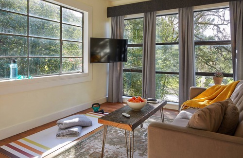 Guerneville Cama Y Desayuno | Mine + Farm, The Inn at Guerneville, CA