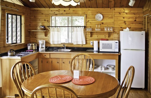Salt Spring Island Cabina | Mineral Springs Resort