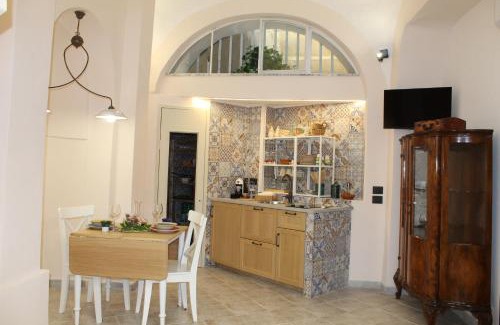 Historical Downtown Salerno Apartamento | Minerva Charming House Your Romantic Hideaway near Amalfi Coast